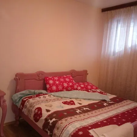 Vlahvi's House Hotel 2*