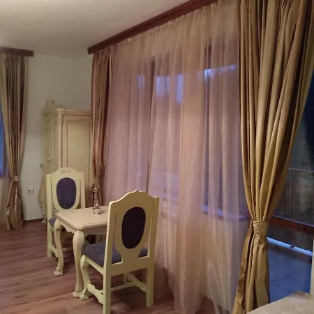 Vlahvi's House Hotell 2*